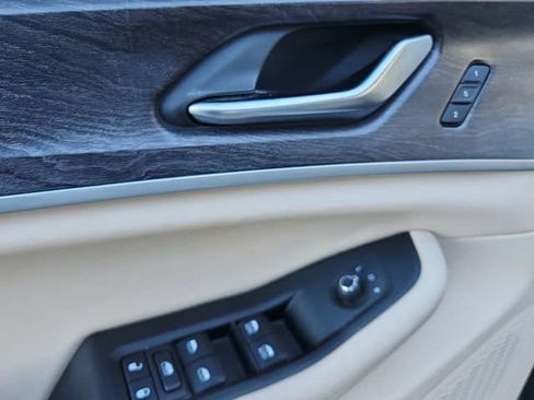 Used 2023 Jeep Grand Cherokee L Limited w/ Luxury Tech Group II image 25