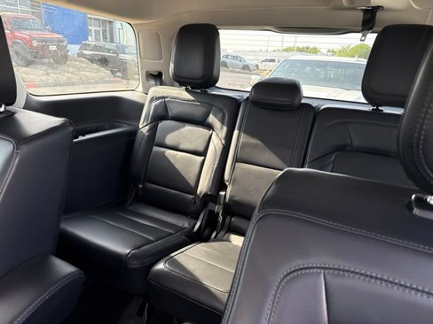 Used 2025 Lincoln Navigator Reserve AWD/4WD image 12