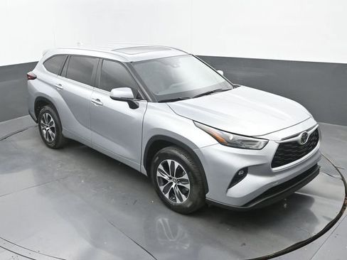 Used 2025 Toyota Highlander XLE image 29