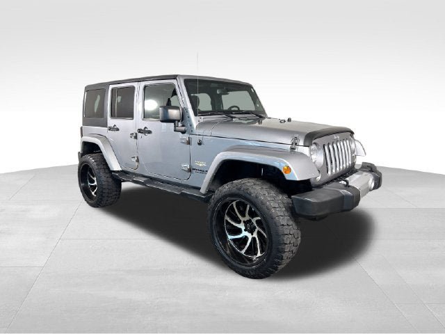 Used 2015 Jeep Wrangler Unlimited Sahara w/ Connectivity Group AWD/4WD image 7