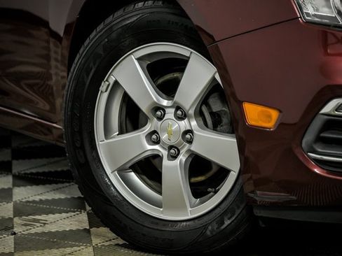 Used 2015 Chevrolet Cruze LT image 3