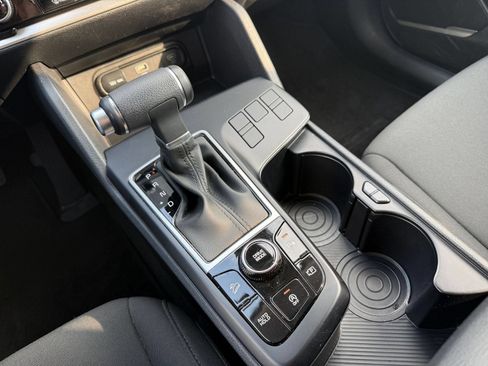 Used 2025 Kia Sportage LX FWD image 41