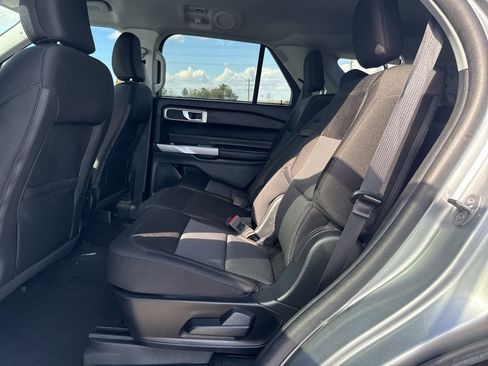 Used 2024 Ford Explorer XLT image 9