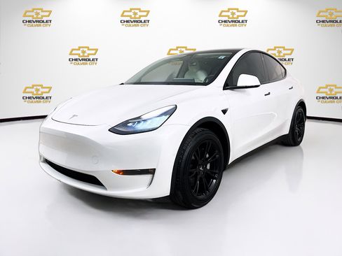Used 2021 Tesla Model Y Long Range image 3