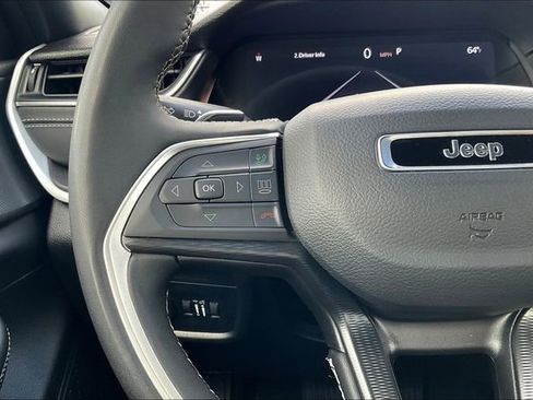 Used 2025 Jeep Grand Cherokee Altitude image 17