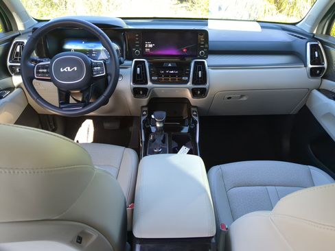 Used 2023 Kia Sorento SX image 13