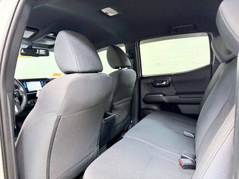 Used 2017 Toyota Tacoma TRD Sport w/ Tow Package AWD/4WD image 20