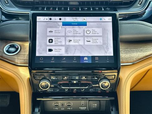 New 2025 Jeep Grand Cherokee Summit image 16