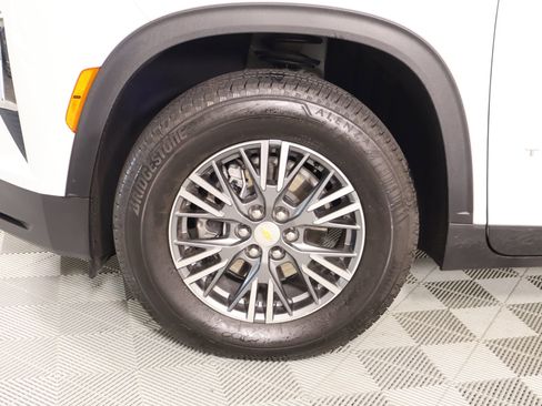 Used 2025 Chevrolet Traverse LT w/ Driver Confidence Package AWD/4WD image 17