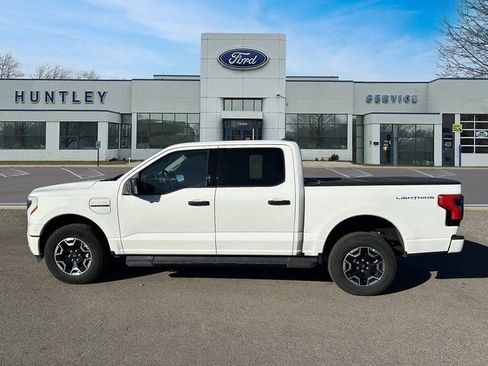 Used 2022 Ford F150 Lightning XLT image 7