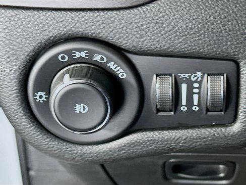 Used 2022 Jeep Cherokee Trailhawk image 17