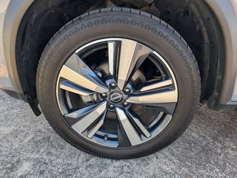 Used 2023 Nissan Rogue SL w/ SL Premium Package image 29