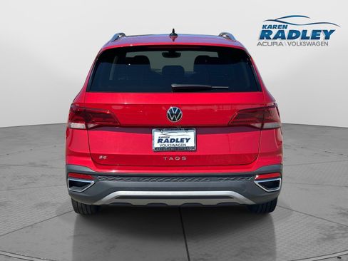 Certified 2023 Volkswagen Taos SE FWD image 3