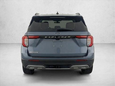 Used 2025 Ford Explorer Active w/ Active Comfort Package RWD image 6