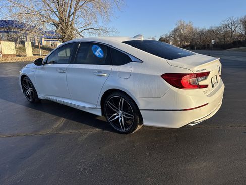 Used 2021 Honda Accord Touring image 3