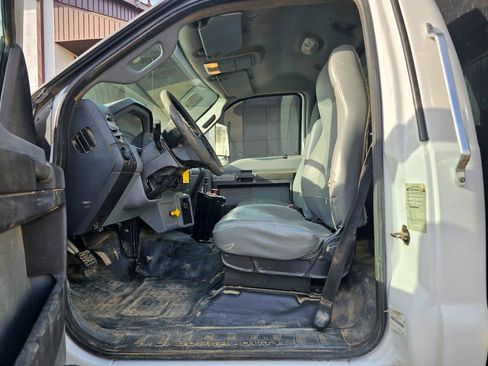 Used 2016 Ford F750 2WD Regular Cab Super Duty image 5