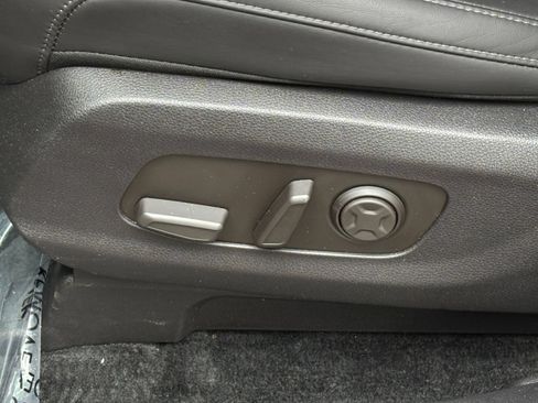 Used 2026 Kia Carnival FWD image 23