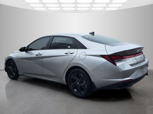 Used 2023 Hyundai Elantra SEL FWD image 5