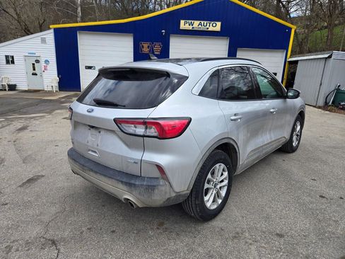 Used 2020 Ford Escape SE image 5