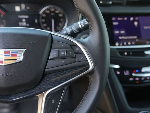 Used 2024 Cadillac XT5 Premium Luxury image 12