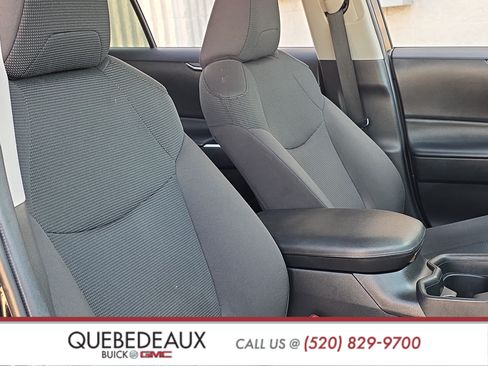 Used 2021 Toyota RAV4 LE AWD/4WD image 25