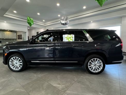 Used 2023 Cadillac Escalade ESV Luxury image 4