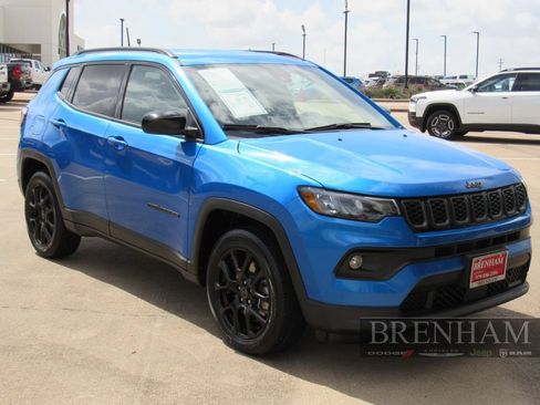 Used 2025 Jeep Compass Latitude w/ Altitude Special Edition AWD/4WD image 8