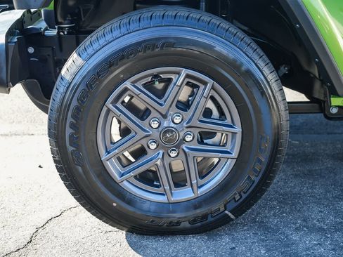 Used 2025 Jeep Gladiator Sport image 9