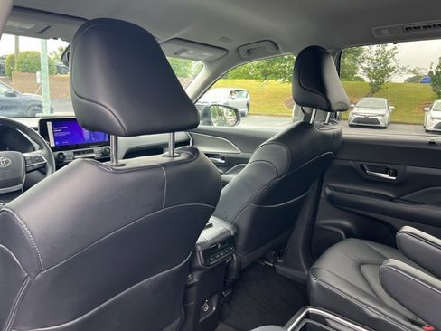 Used 2025 Toyota Grand Highlander FWD image 17