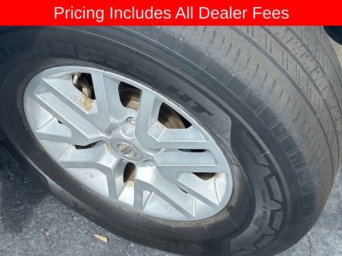 Used 2018 Nissan Frontier SV RWD image 2