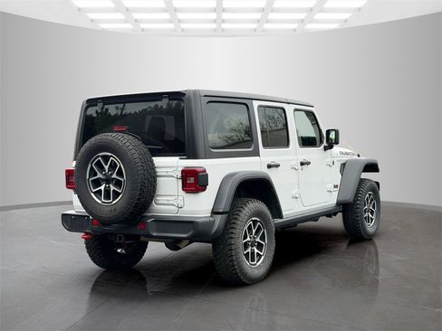 Used 2024 Jeep Wrangler Unlimited Rubicon image 5