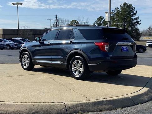 Used 2022 Ford Explorer XLT image 4