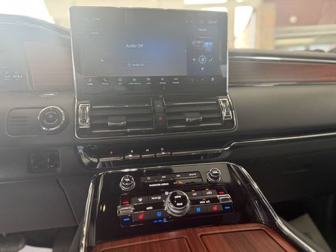 Used 2024 Lincoln Navigator Reserve AWD/4WD image 36