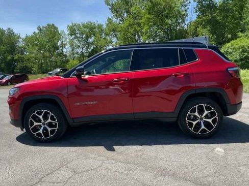 Used 2025 Jeep Compass Limited AWD/4WD image 5