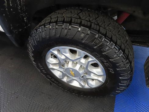 Used 2024 Chevrolet Silverado 2500 LT AWD/4WD image 7