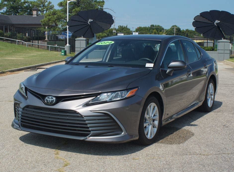 Used 2024 Toyota Camry LE FWD image 21