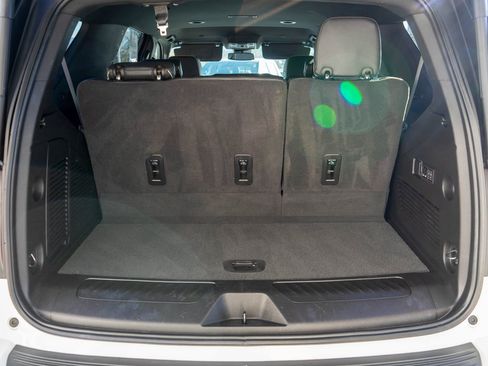 Used 2024 GMC Yukon SLT w/ SLT Luxury Package image 35