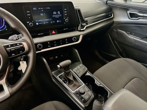 Used 2025 Kia Sportage LX image 25