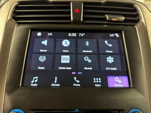 Certified 2018 Ford Fusion SE w/ Fusion SE Technology Package FWD image 9