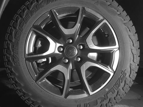 Used 2025 Jeep Compass Trailhawk AWD/4WD image 12