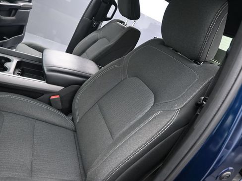 Used 2019 RAM 1500 Big Horn AWD/4WD image 9