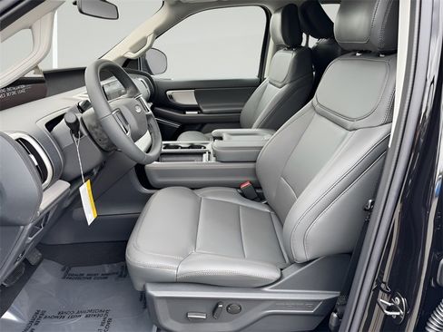 New 2025 Ford Expedition Active image 9