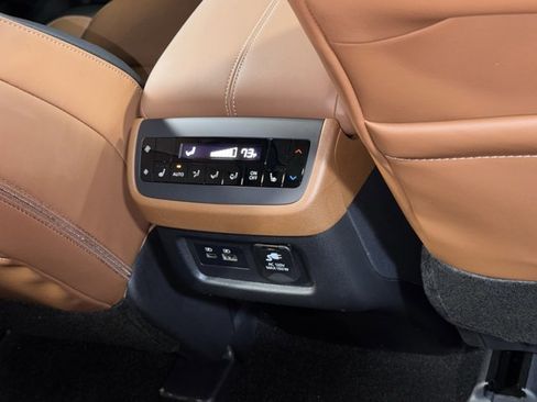 New 2025 Nissan Pathfinder Platinum image 21