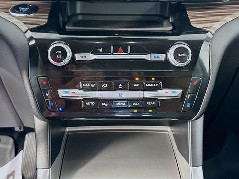 Used 2023 Ford Explorer Limited w/ Equipment Group 301A AWD/4WD image 16