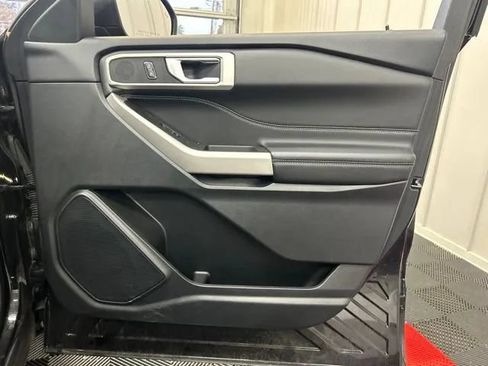 Used 2023 Ford Explorer XLT AWD/4WD image 21