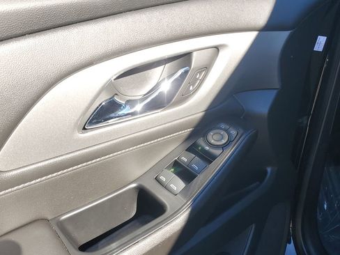 Used 2023 Chevrolet Traverse LT image 26