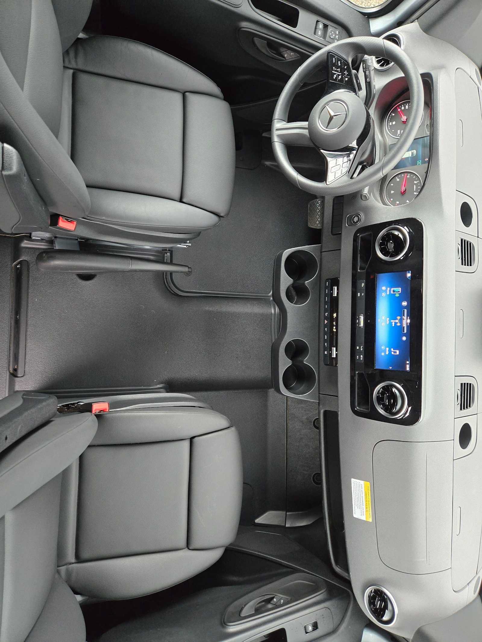 Used 2025 Mercedes-Benz Sprinter 2500 image 18