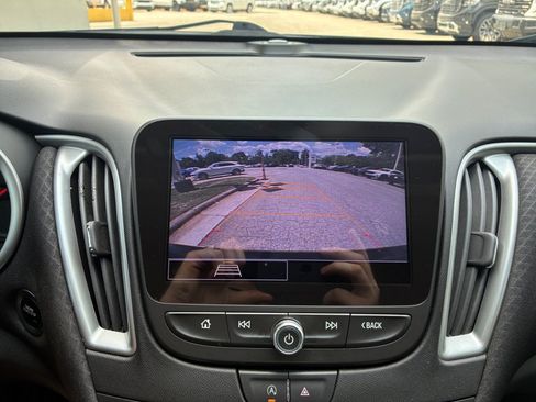 Used 2021 Chevrolet Malibu LS FWD image 19