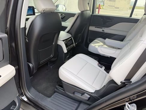 New 2026 Lincoln Aviator AWD image 17