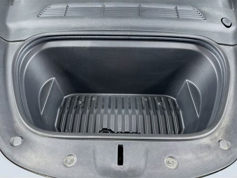 Used 2023 Tesla Model Y Long Range image 31